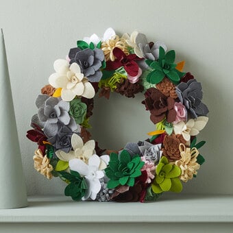 How to Make an Autumnal Succulent Wreath
