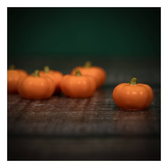 Resin Pumpkin Embellishments 6 Pack  image number 1