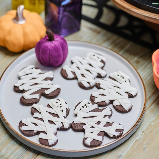 How to Make Gingerbread Mummies image number 1