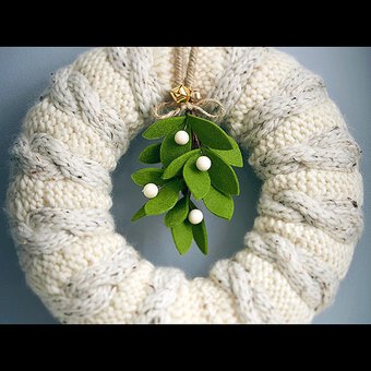 How to Make a Knitted Wreath