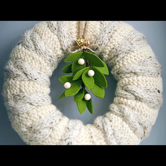 How to Make a Knitted Wreath image number 1