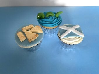 How to Decorate St Andrew's Day Cupcakes