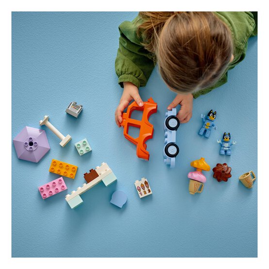 LEGO DUPLO Ice Cream Trip with Bluey image number 3