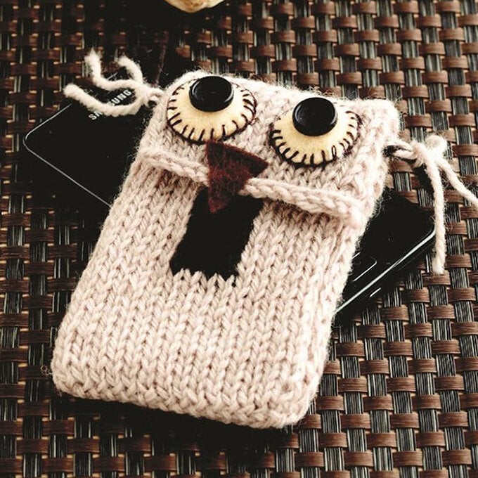 Wise Owl Phone Sock Knitting Pattern image number 1