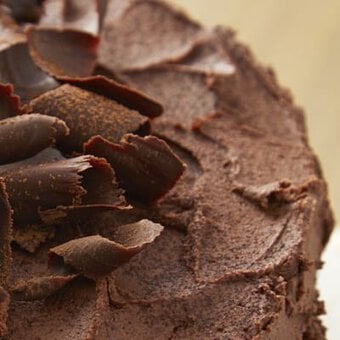 How to Make a Simple Chocolate Cake