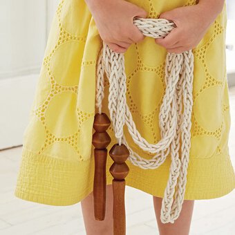 How to Finger Knit a Skipping Rope