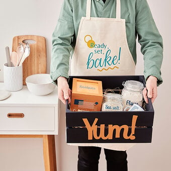 Cricut: How to Make a Personalised Baking Hamper