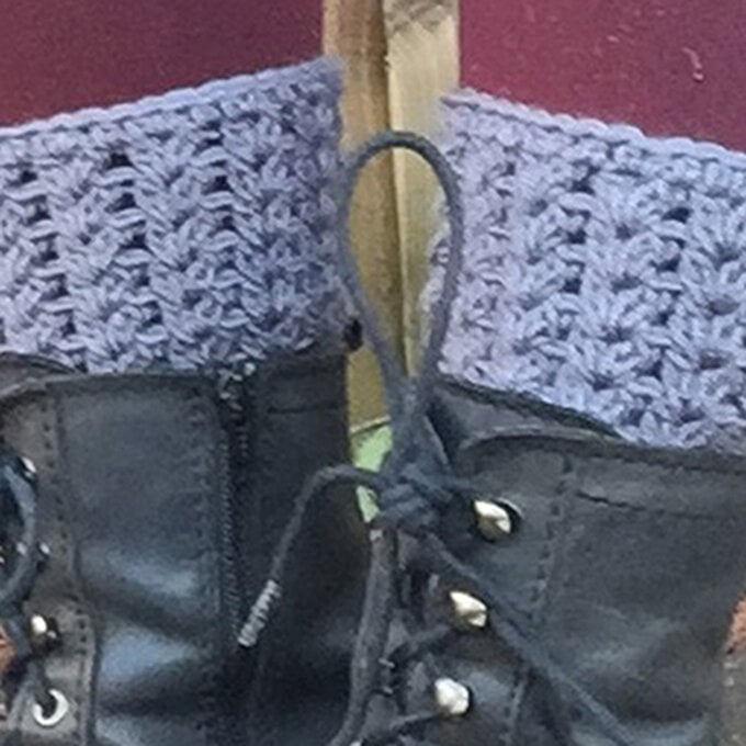 How to Crochet Hearty Boot Cuffs image number 1