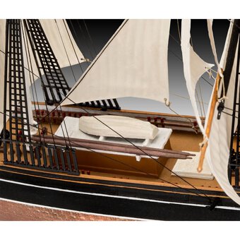 Revell Cutty Sark 150th Anniversary Model Gift Set 1:220 image number 5
