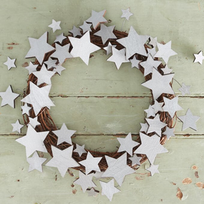 How to Make a Rustic Star Wreath image number 1