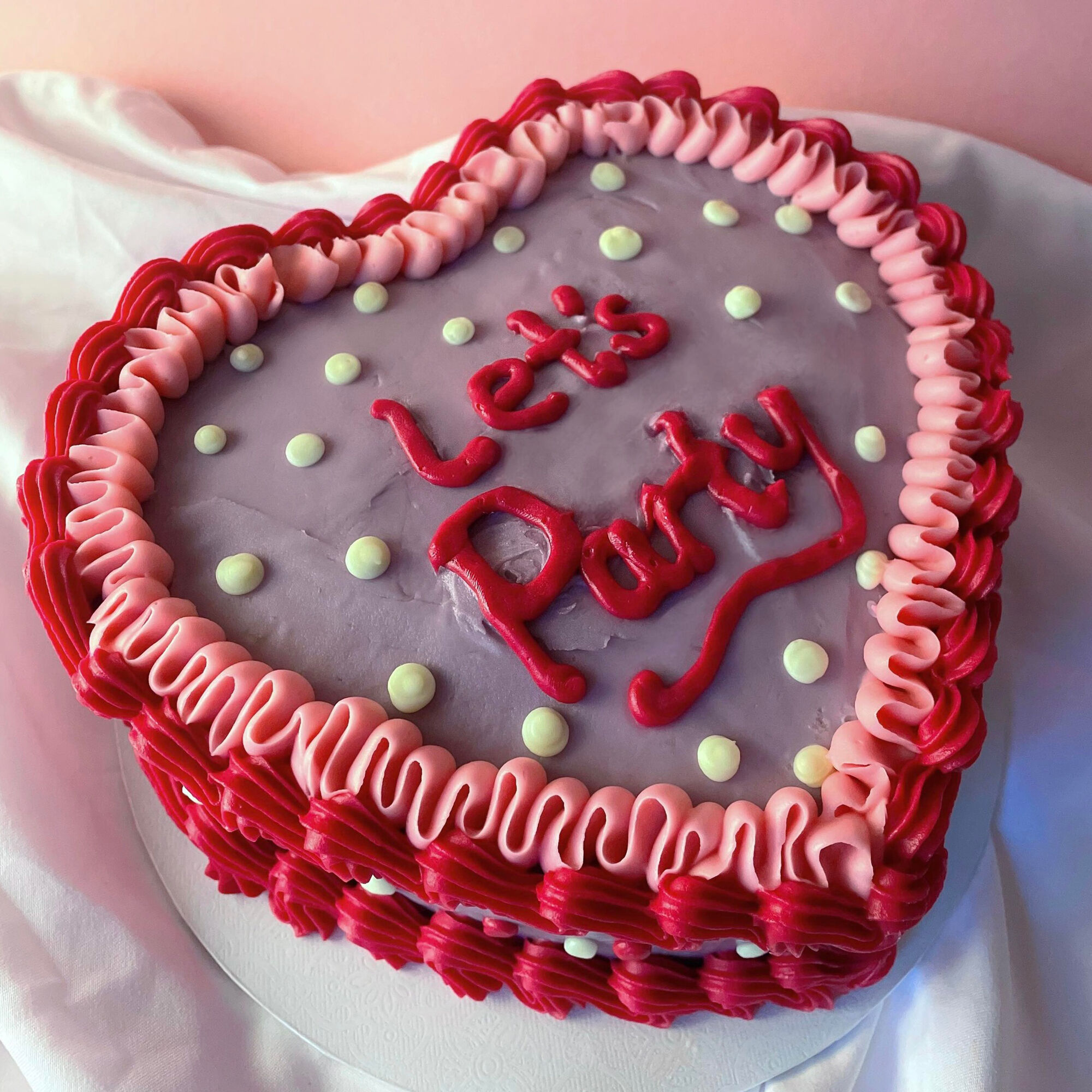 How to Make a Retro Heart Buttercream Cake Hobbycraft