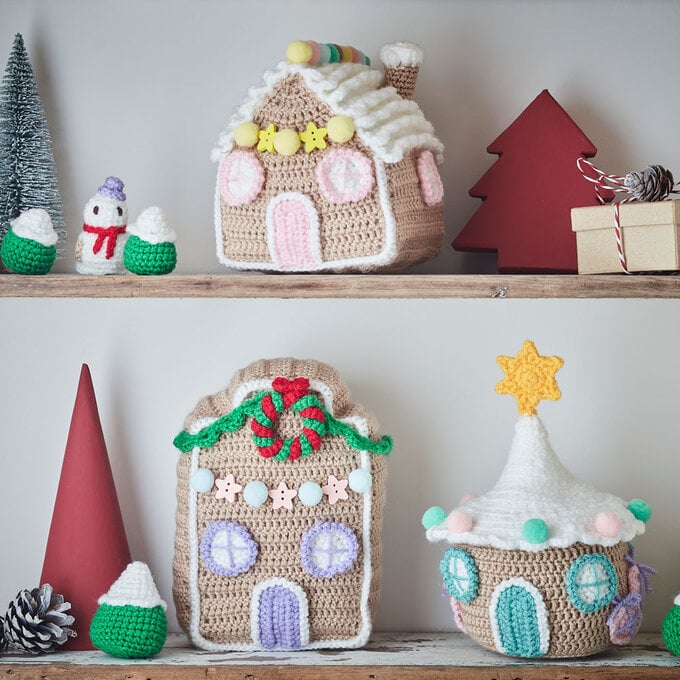How to Crochet a Gingerbread Village image number 1