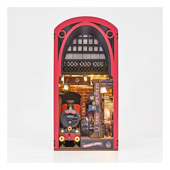 Harry Potter Hogwarts Express Book Nook image number 3