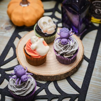 How to Make Halloween Cupcakes