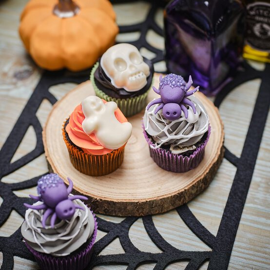 How to Make Halloween Cupcakes image number 1