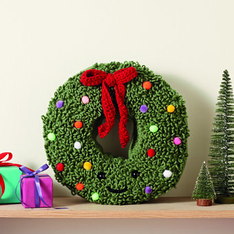 How to Crochet a Christmas Wreath Cushion
