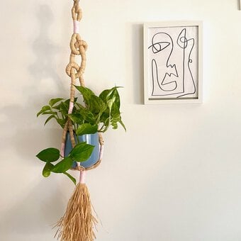 How to Make a Raffia Macrame Plant Pot Hanger
