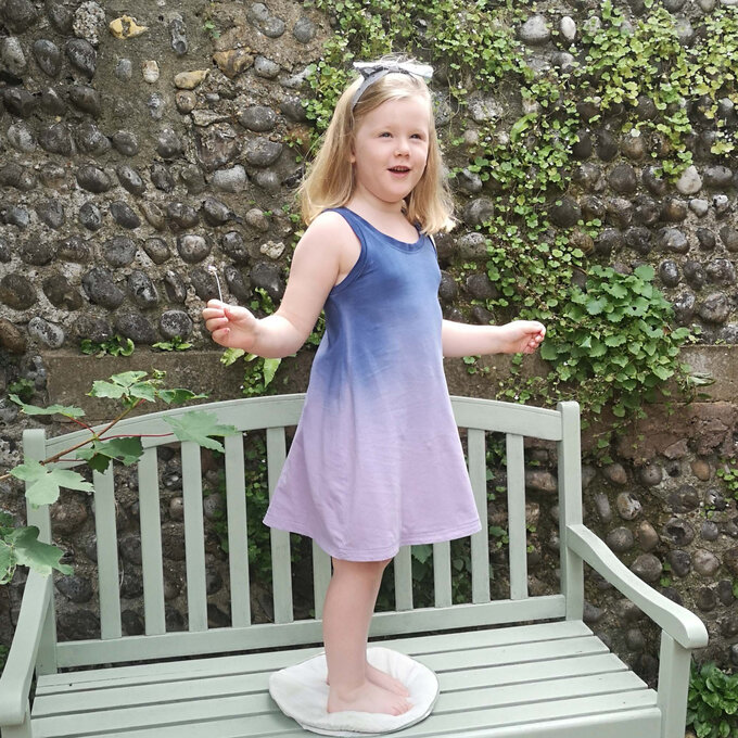 How to Make an Ombre Dyed Children's Dress image number 1