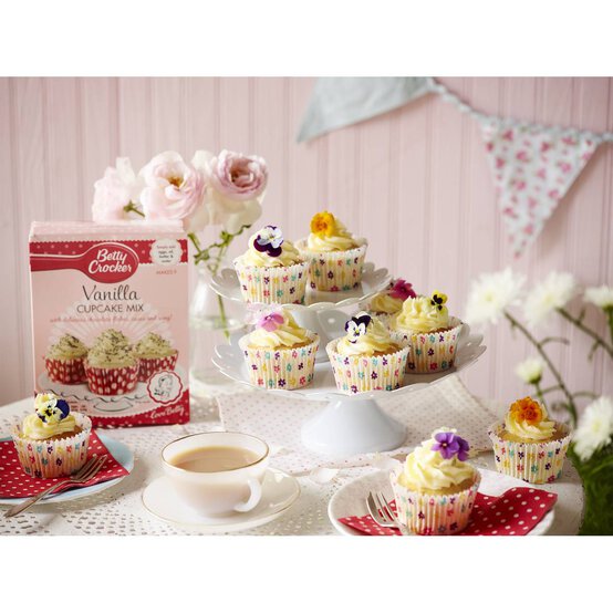 Betty Crocker Velvety Vanilla Buttercream Style Icing 400g image number 4