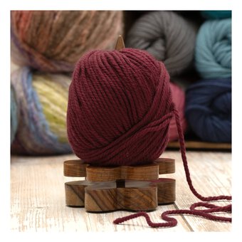 Flower-Shaped Wooden Yarn Holder 19cm