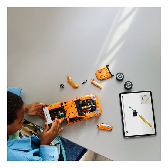 LEGO Technic Fast and Furious Toyota Supra MK4 image number 3