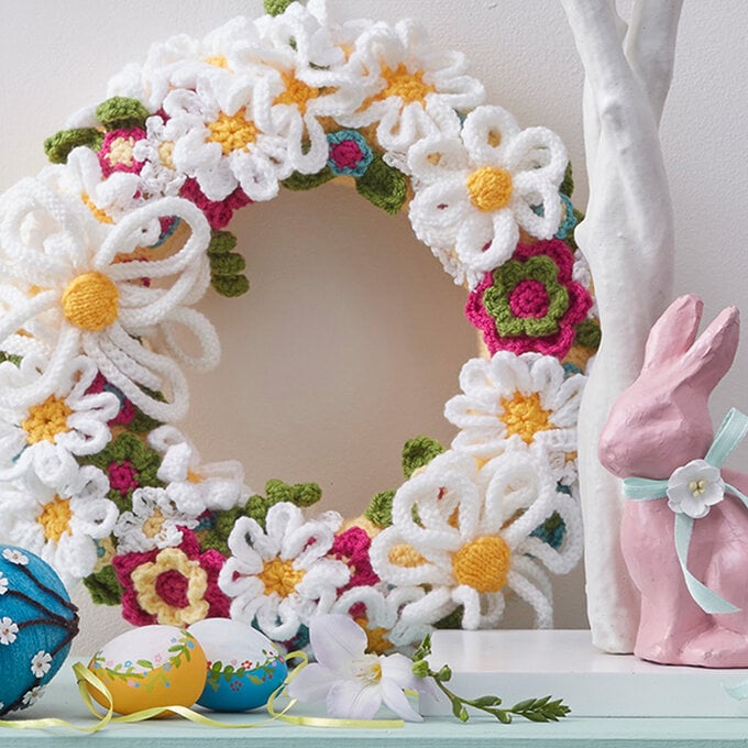 How to Make a Crochet Flower Wreath image number 1