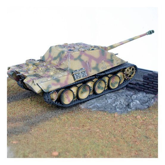 Revell Sd.Kfz.173 Jagdpanther Model Kit 1:76 image number 4