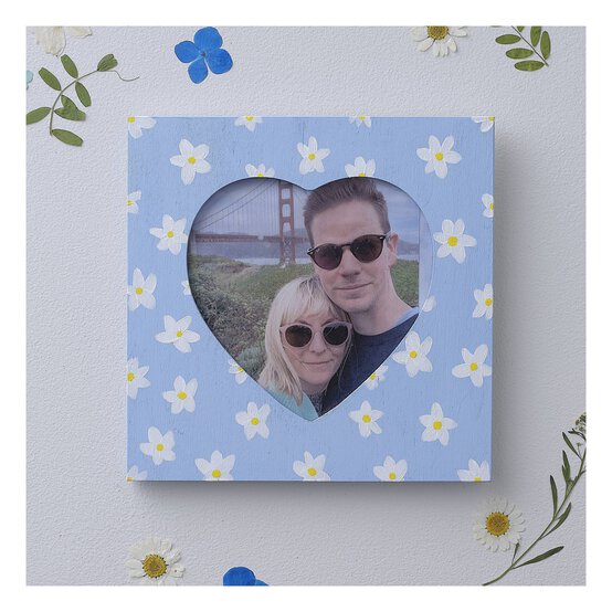 Wooden Heart Frame 20cm x 20cm image number 2