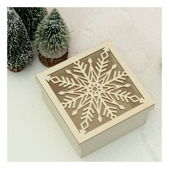 Wooden Snowflake Box 16cm image number 1