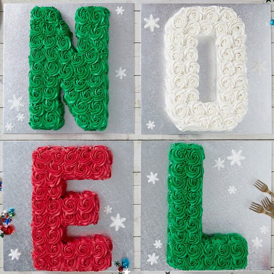 How to Make a Noel Cake image number 1