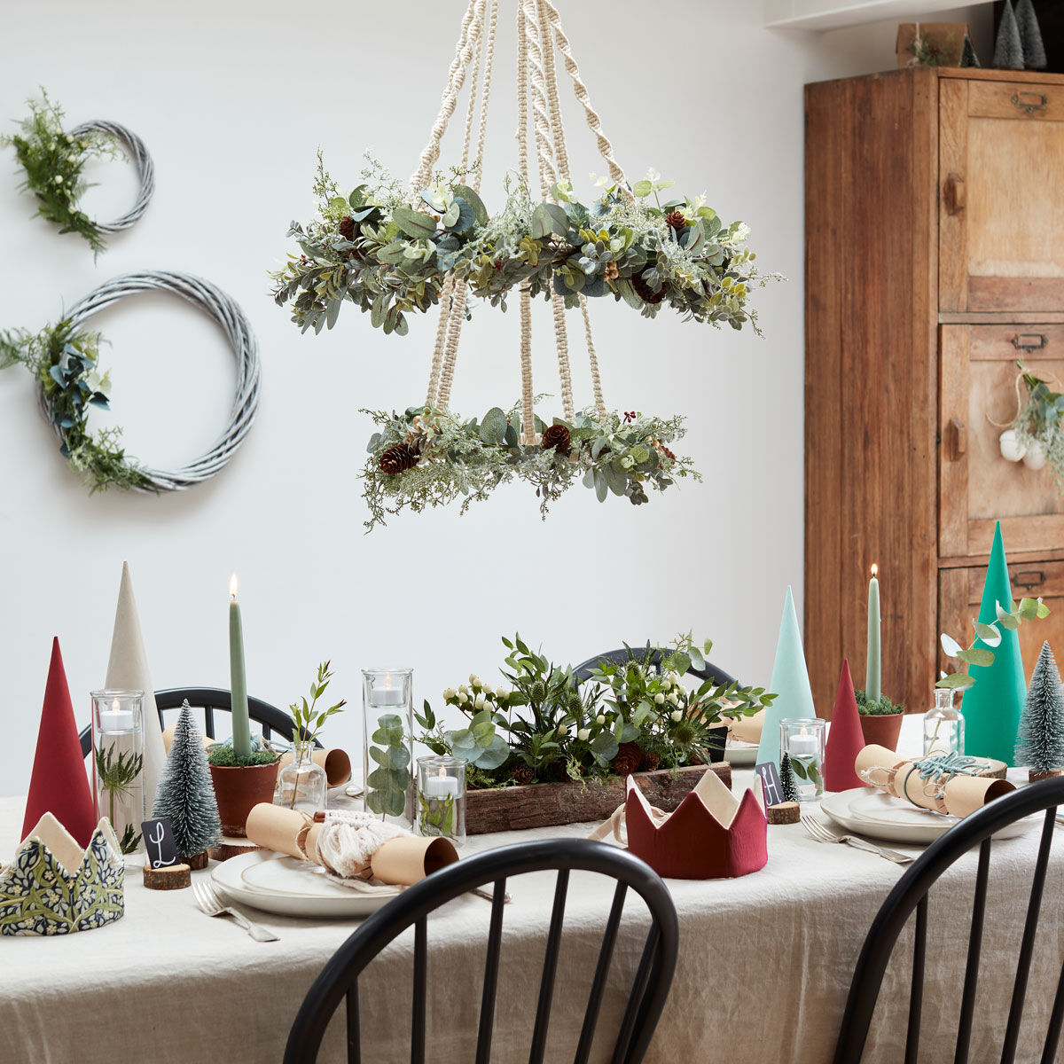 How to Style Your Christmas Table Hobbycraft
