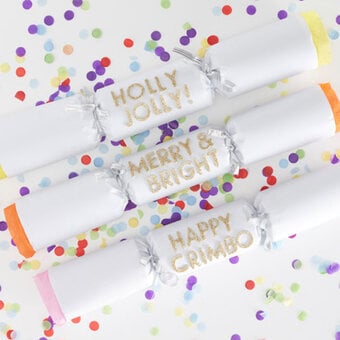 How to Make Bright Christmas Crackers