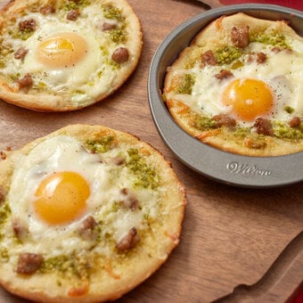 How to Make Brunch Pizzas