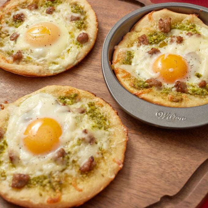 How to Make Brunch Pizzas image number 1