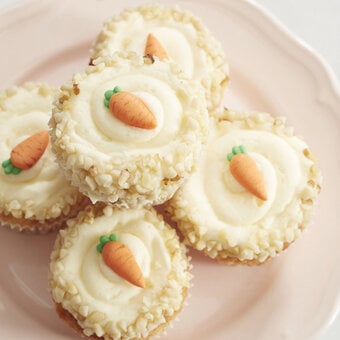 How to Bake Carrot Topper Cupcakes