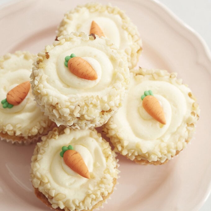 How to Bake Carrot Topper Cupcakes image number 1