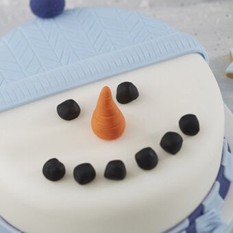How to Make a Snowman Christmas Cake