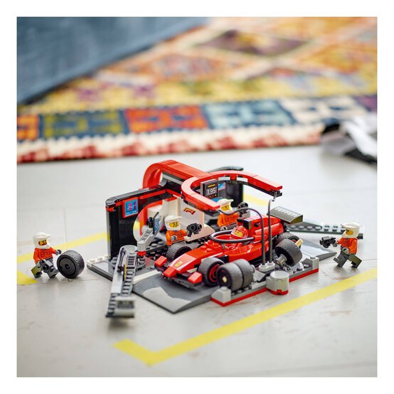 LEGO City F1 Pit Stop and Pit Crew with Ferrari Car image number 2