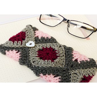 How to Crochet a Granny Square Glasses Case