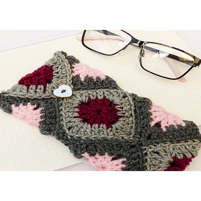 How to Crochet a Granny Square Glasses Case image number 1