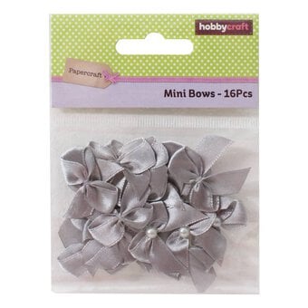 Mini Silver Pearl Bows 16 Pack image number 2