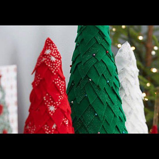 How to Make Little Felt Christmas Trees image number 1