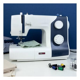 Hobbycraft HD17 Sewing Machine, Threads and Scissors Bundle