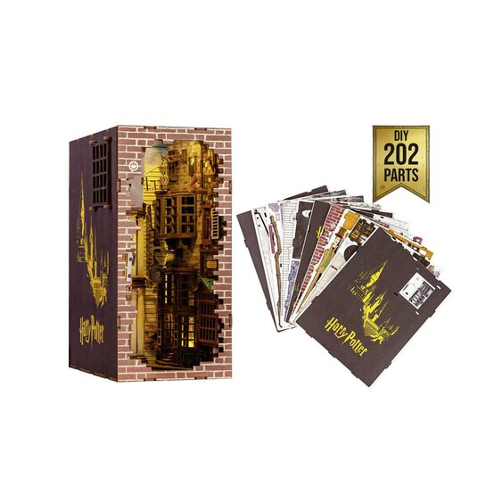 Harry Potter Diagon Alley Book Nook image number 7