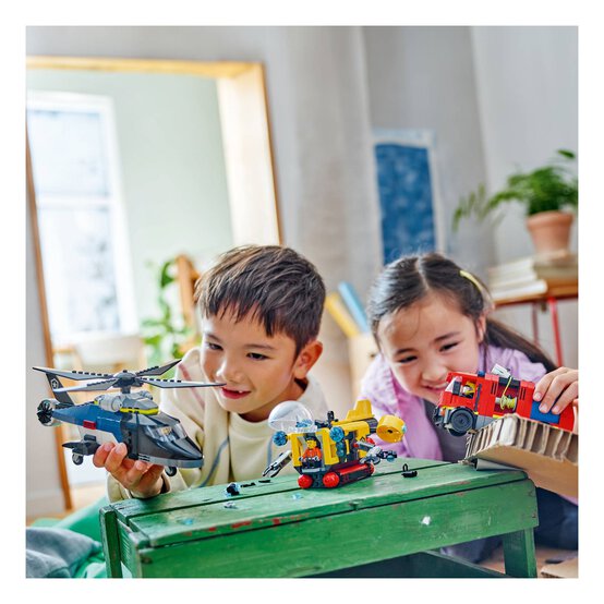 LEGO City Helicopter, Fire Truck and Submarine Remix image number 4