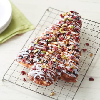 How to Make a Cinnamon Swirl Christmas Tree