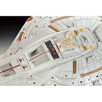 Revell Star Trek USS Voyager Model Kit 1:670 image number 5