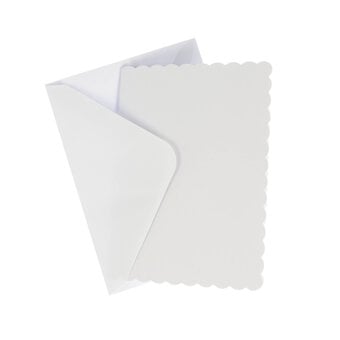 White Scalloped Cards and Envelopes 5 x 7 Inches 25 Pack