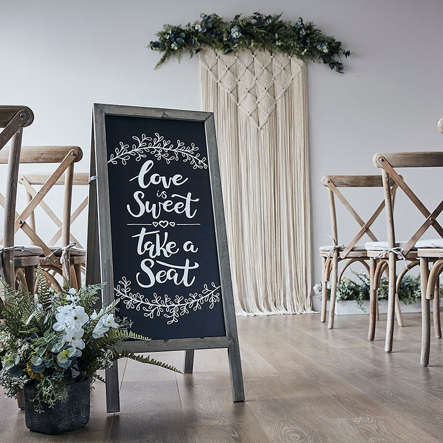 How to Decorate a Wedding Chalkboard Hobbycraft