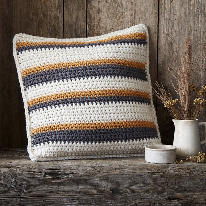 How to Crochet a Stripe Cushion image number 1